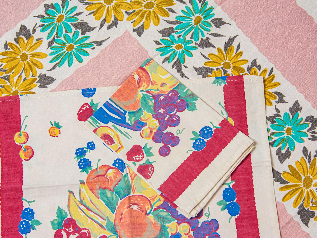 1950s Fruit Bowl Napkins – Vibrant Mid-Century Print, Set of 2