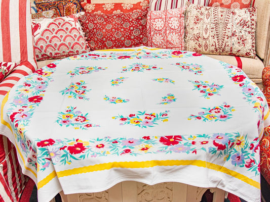 Vintage Floral Bright Daisy 1950s Tablecloth