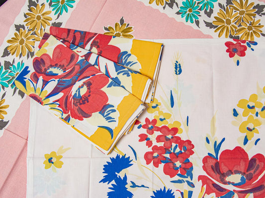 Handmade Bright Floral Napkins –– Vintage Textile from Mid-Century Tablecloths, Set of 4
