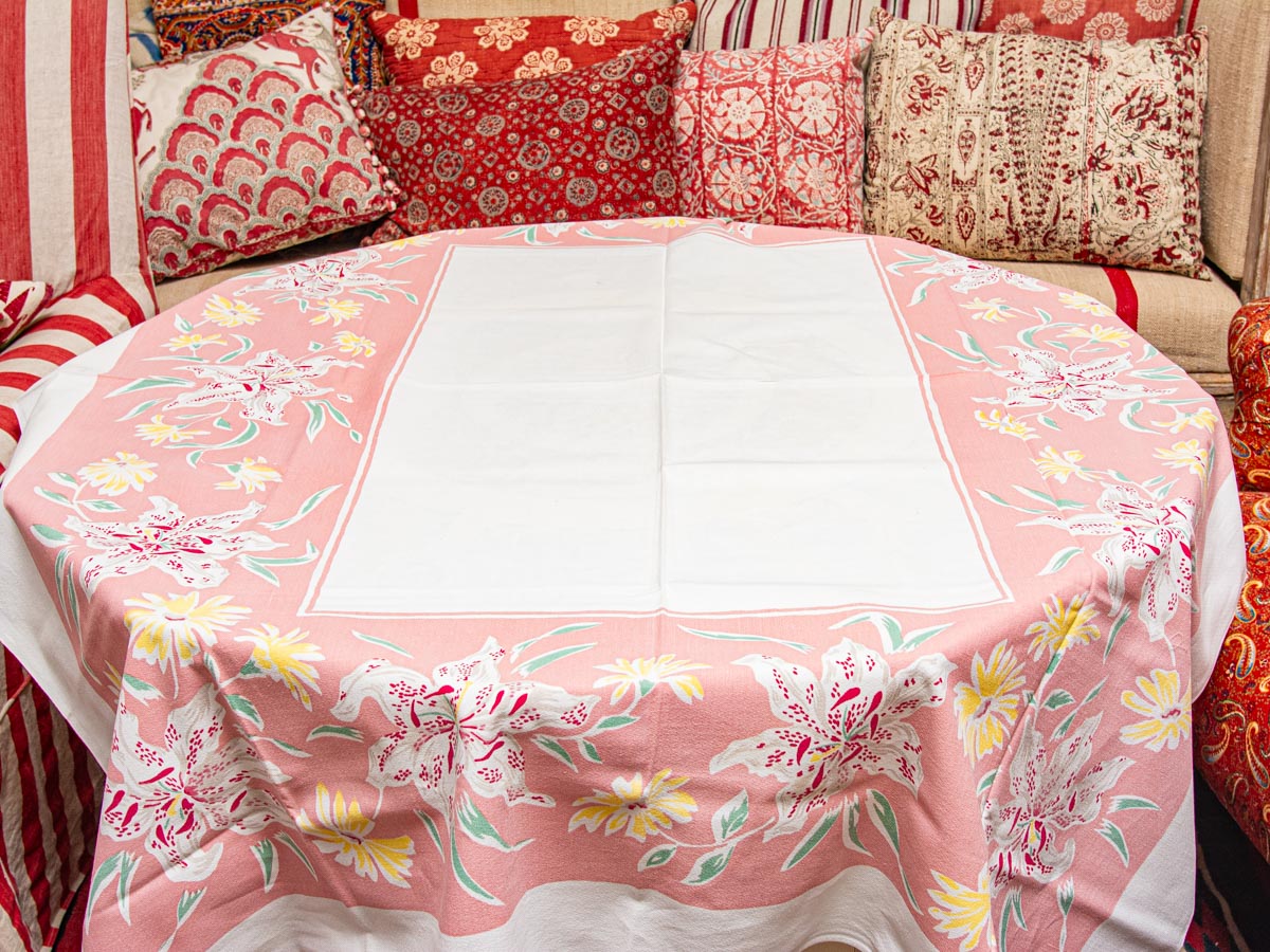 Vintage Pink Lily & Daisy Tablecloth – Mid-Century Floral Print