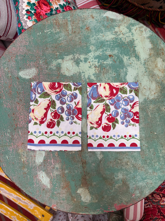 Handmade Fruit Basket Napkins –– Vintage Textile from Mid-Century Tablecloths, Set of 2