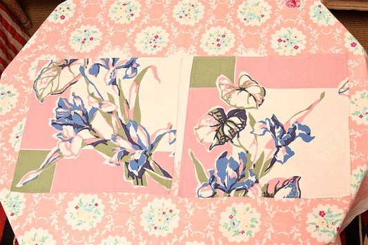 Handmade Iris Napkins –– Vintage Textile from Mid-Century Tablecloths, Set of 2