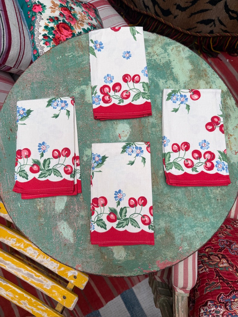 Handmade Cherry Blossom Napkins –– Vintage Textile from Mid-Century Tablecloths, Set of 4
