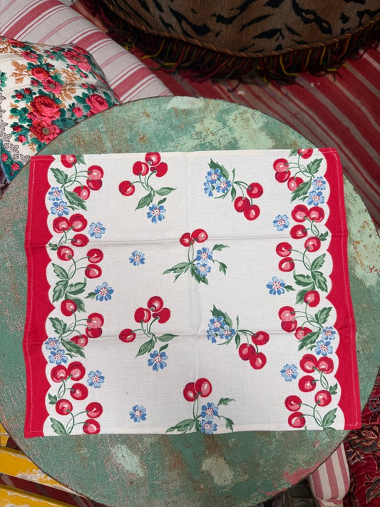 Handmade Cherry Blossom Napkins –– Vintage Textile from Mid-Century Tablecloths, Set of 4